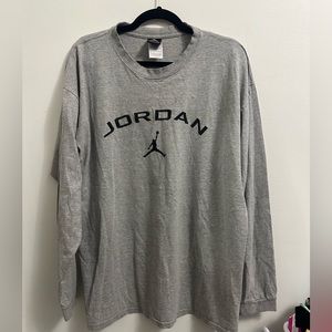 🌷2/22🌷 men’s size XL Air Jordan grey long sleeve